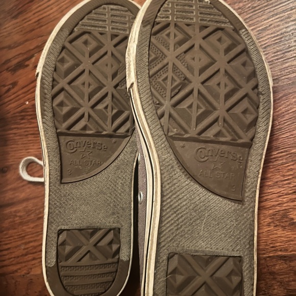 Gray converse youth size 3 - Picture 4 of 4